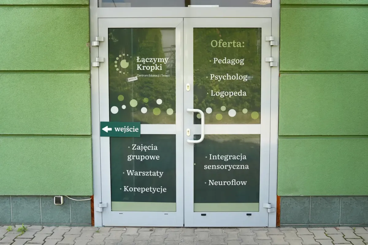 laczymy-kropki-wejscie-lokal.webp